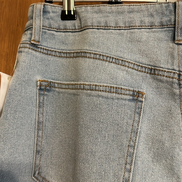 Celebrity Pink Women’s Curvy Hi- Rise Dad Jean - Picture 5 of 5